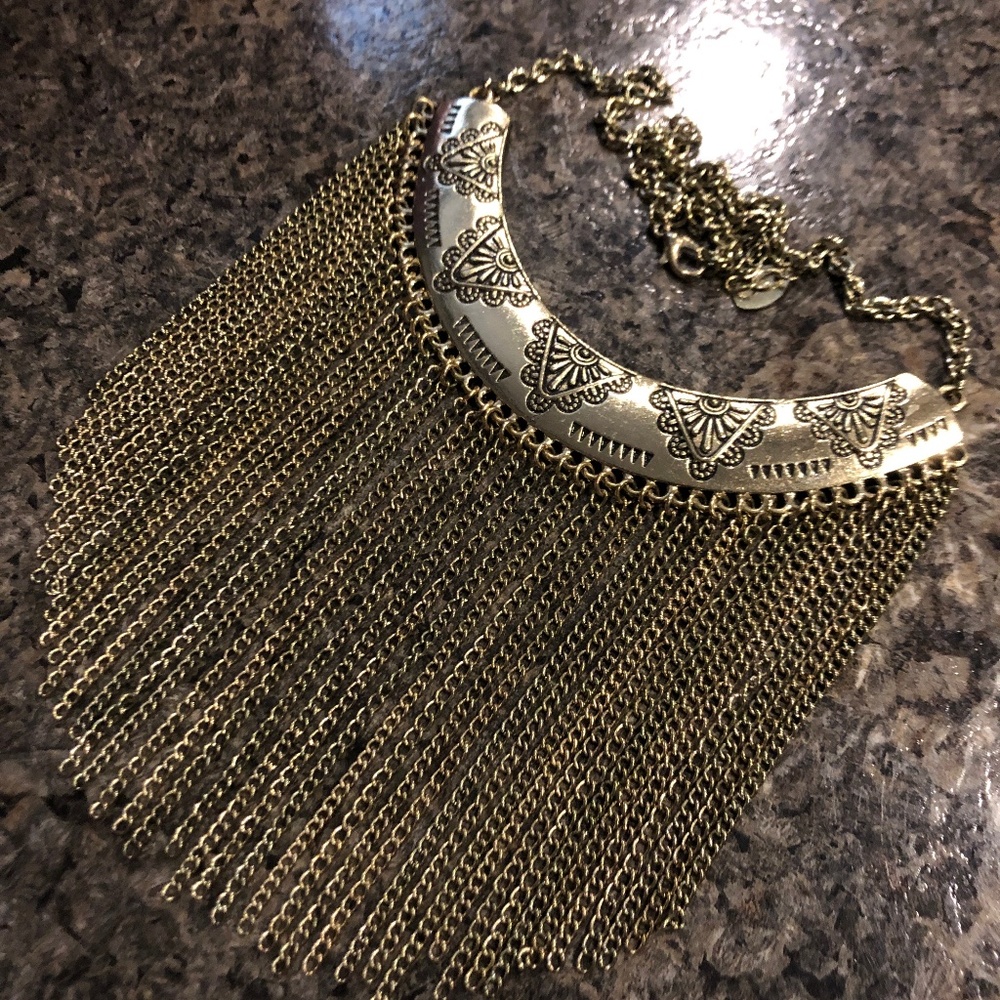 Necklace gold tone
